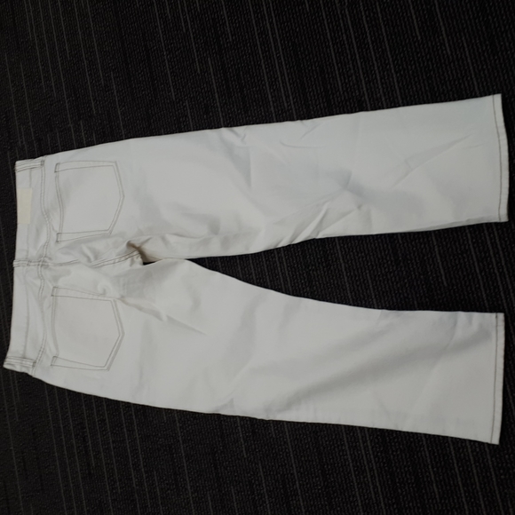 BNWOT Club Monaco Lightweight Jean's Size 33 - Picture 5 of 6